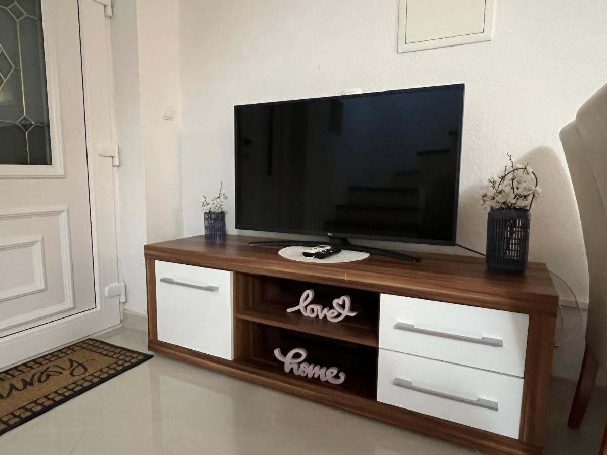 Apartment Katalin Kornić Exteriér fotografie