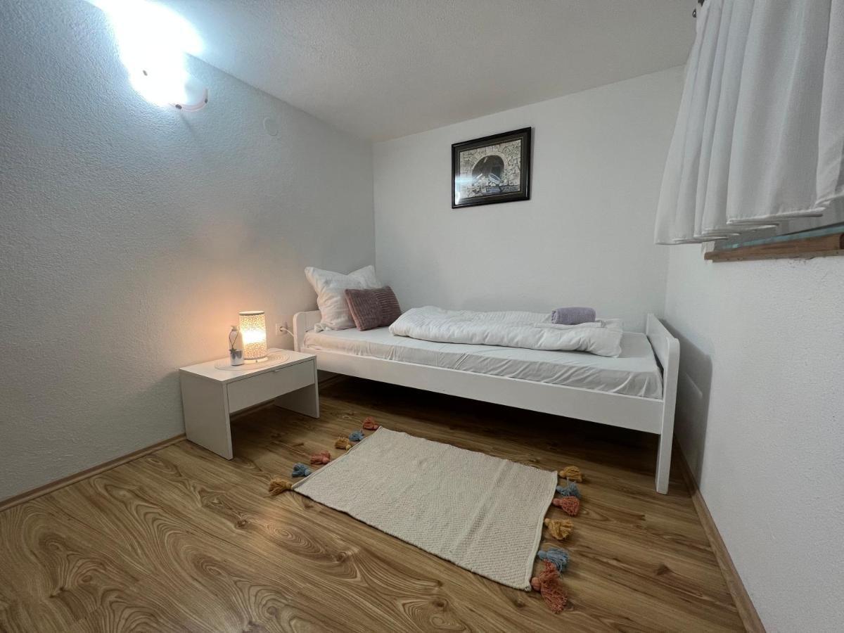 Apartment Katalin Kornić Exteriér fotografie