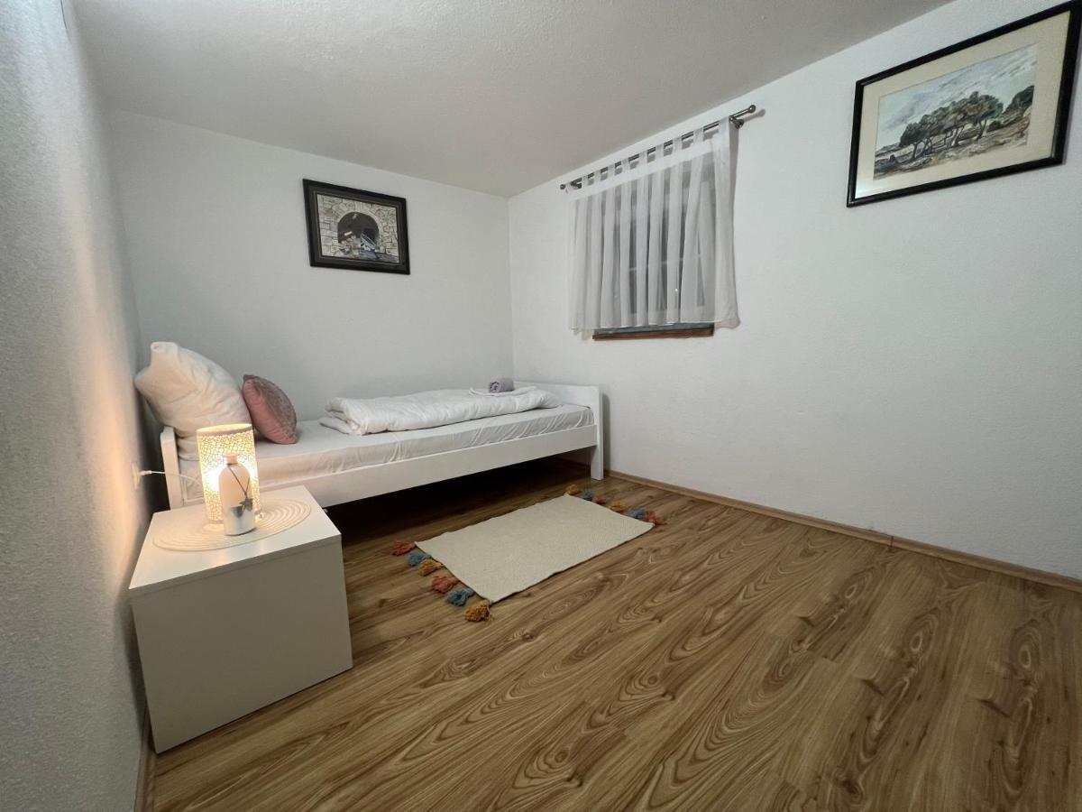 Apartment Katalin Kornić Exteriér fotografie